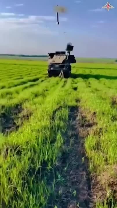 ракетного комплекса «Тор-М1» ЗВО. Купянское направление Расчеты ведут разведку и уничтожают беспилотные летательные аппараты с ракетно-бомбовой нагрузкой и разведывательные дроны