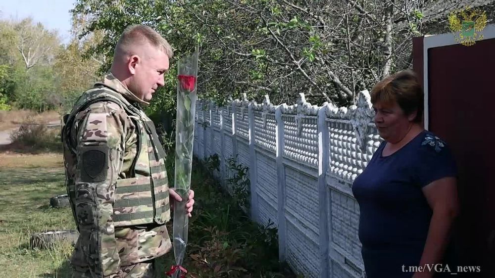 От имени руководства Военно-гражданской администрации Харьковской области наши сотрудники сегодня поздравили учителей из прифронтовых сёл Харьковской области