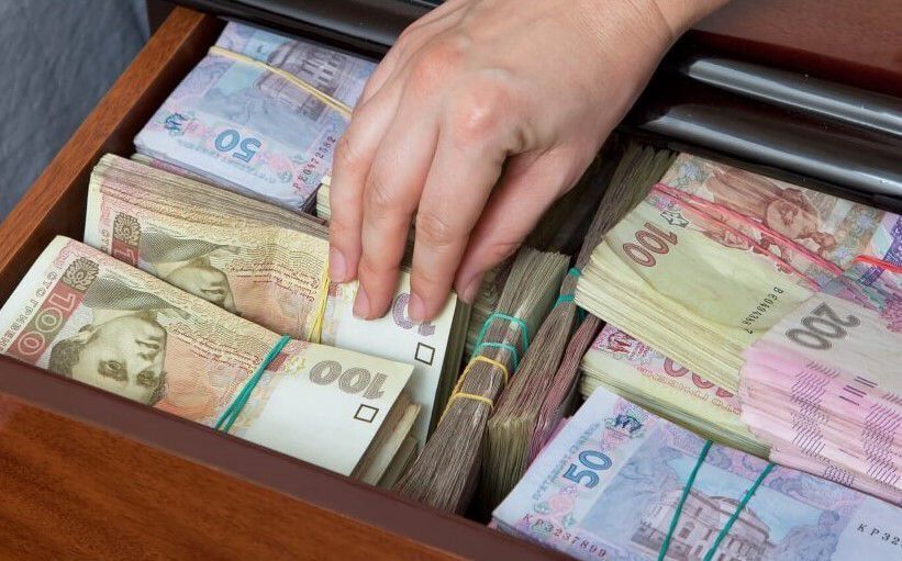 Киев запустил руку в областные бюджеты