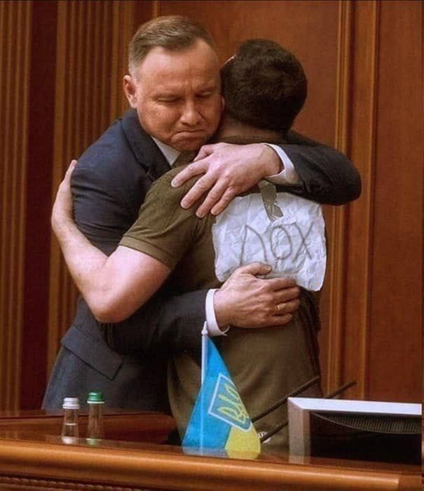 «Киев обязан вернуть Варшаве 100 млрд злотых (около $23 млрд, или 2.347 трлн руб. рублей) из ранее полученных от польских властей средств.»