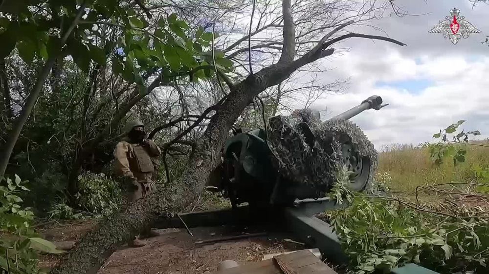 Всегда наготове: кадры боевой работы расчетов 122-мм гаубиц Д-30 артиллерийских подразделений ЗВО