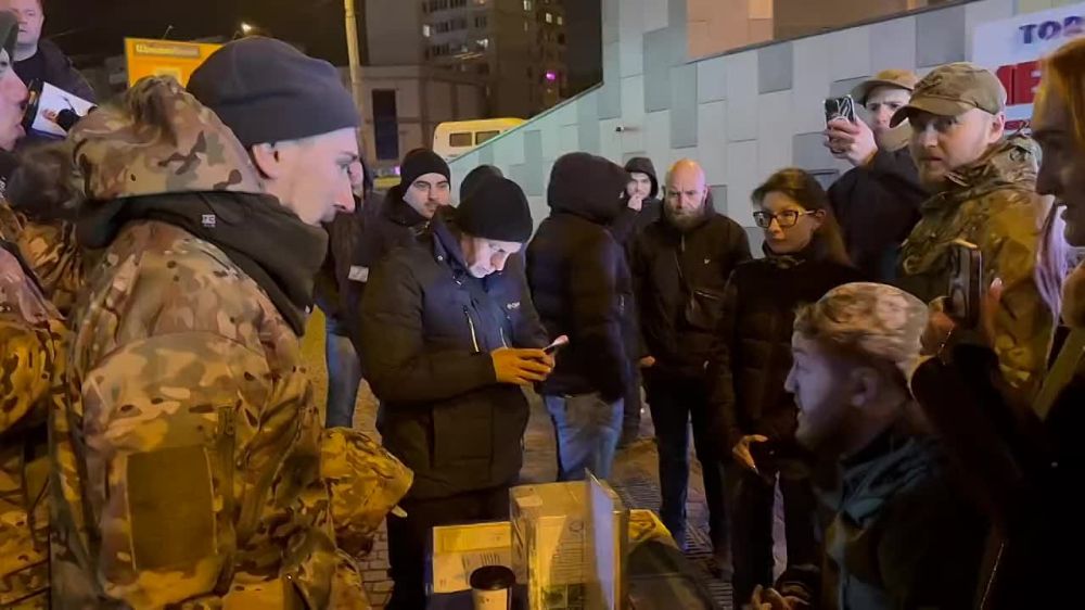 В Киеве бывшие боевики устроили скандал из-за сборов денег