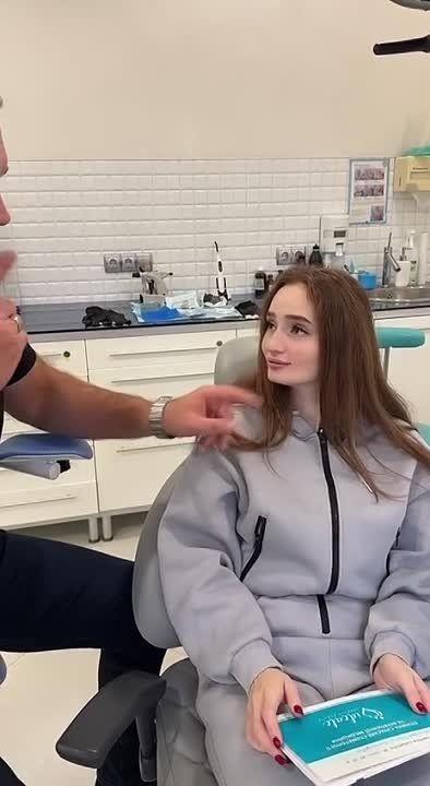 А эти все прыгают. Украинские тренды тик-тока теперь используются в рекламных роликах