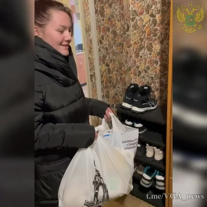 Ребята из молодёжного движения "Время Первых" совместно с сотрудниками ВГА Харьковской области навестили многодетную семью наших земляков, проживающих в Белгородской области