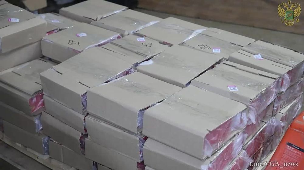 В Центр распределения гуманитарной помощи ВГА доставили сладкие новогодние подарки для детей из Харьковской области