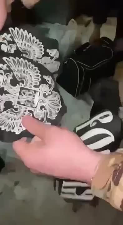 Хоть так победят: в Харькове силовики остановили пожилого мужчину, у которого на сумке было написано "Россия"