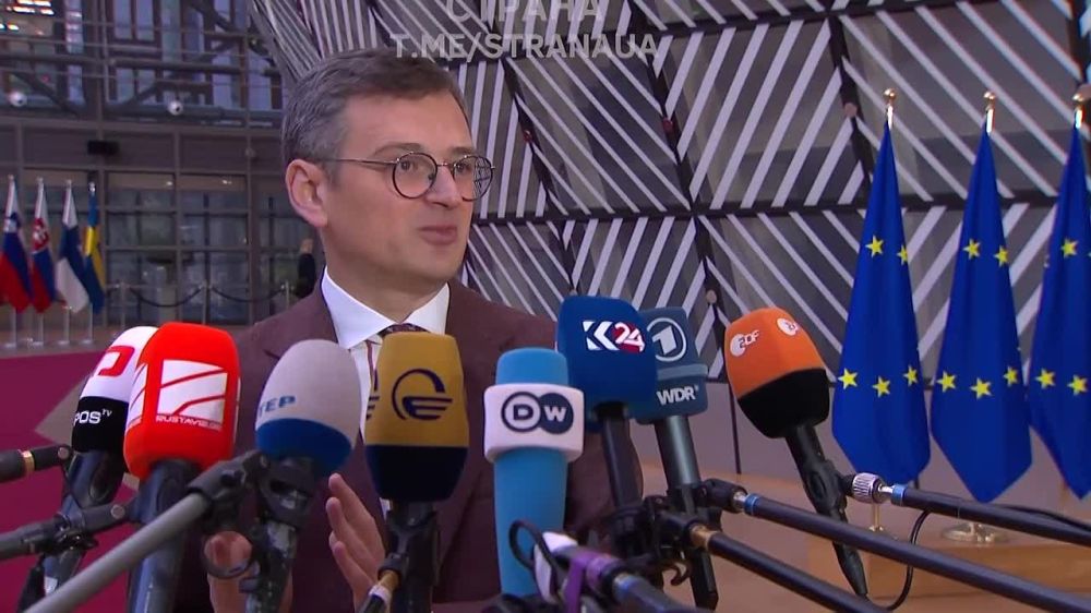 Украина может "попрыгать и станцевать", если это будет нужно для вступления в ЕС, заявил глава МИД Кулеба в Брюсселе