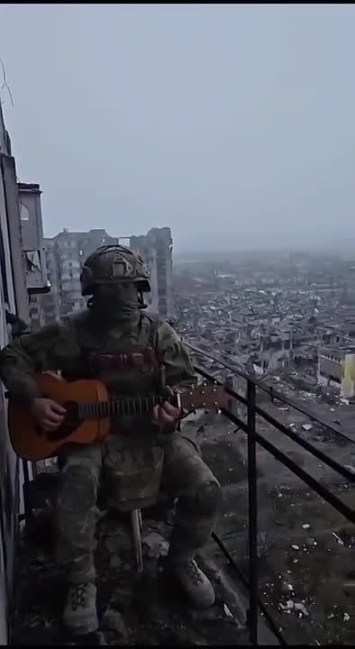 На редкость пронзительная и грустная песня в исполнении нашего бойца