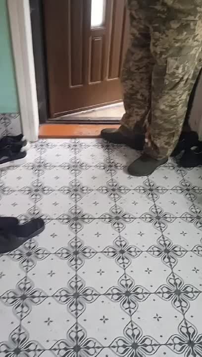 Рубрика ЕЖГ продолжается. «Я тебя задушу!» - нацисты-военкомы с угрозами и оскорблениями пришли к священнику греко-католической церкви во Львовской области