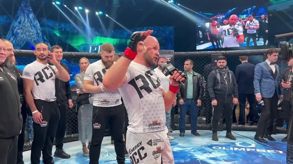 «Русские, вперед!». В Екатеринбурге прошел бой между нашим бойцом Александром Шлеменко и сербом Александром Иличем. Реванш...