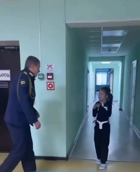 Встреча отца с дочерью, вернувшегося из зоны СВО в отпуск