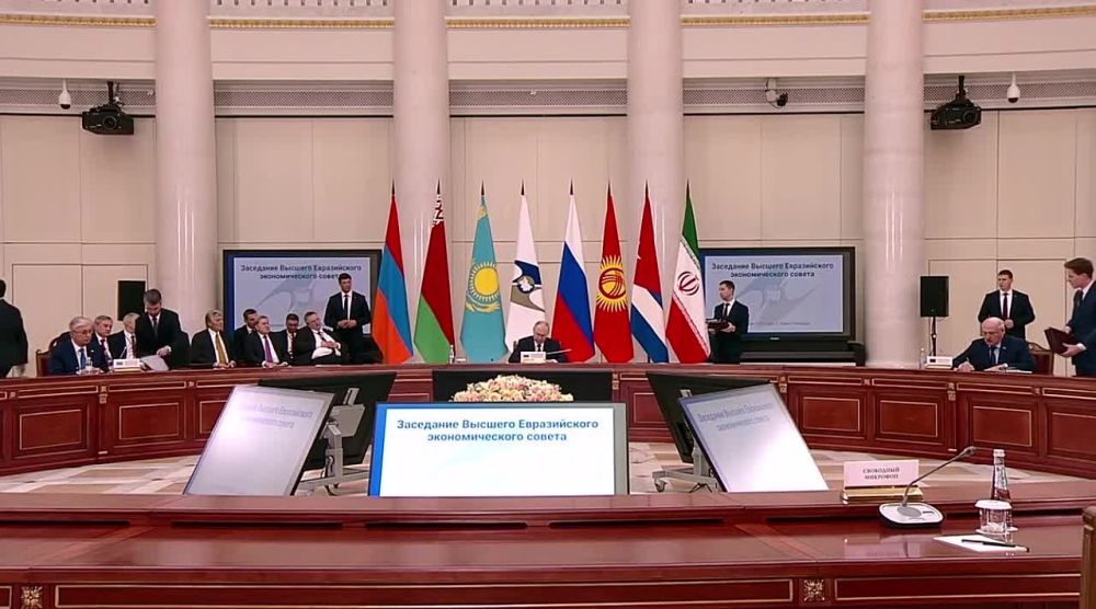 Владимир Путин сегодня принял участие в 10-м юбилейном саммите ЕАЭС