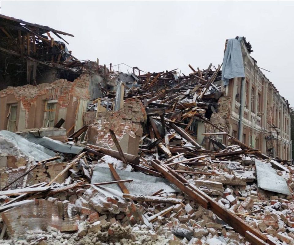 Андрей Руденко: Так выглядит казарма всу в Волчанске ( Харьковское направление) после посещения ее господином ФАБом