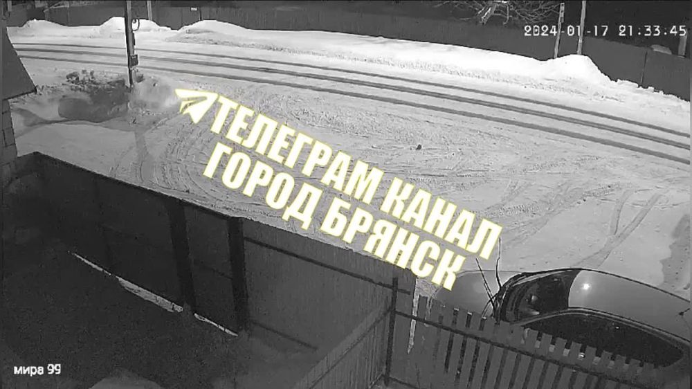 Над территорией Брянской области в 21.30 по московскому времени были сбиты две тактические ракеты Точка У и перехвачены три БпЛА, сообщает Минобороны РФ