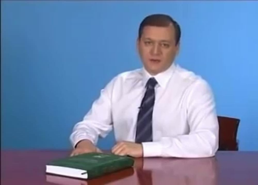 Текст немного по-дебильному написан — комментатор сделал отсылку к ролику с участием экс-мэра Харькова Михаила Добкина и секретаря горсовета Кернеса