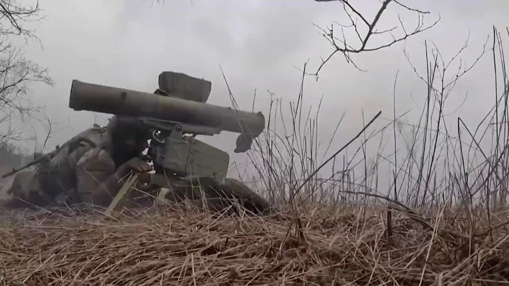 Продуктивно прошли эти сутки для наших военнослужащих в зоне СВО: помимо двух уничтоженных ветролётов был уничтожен цех по...