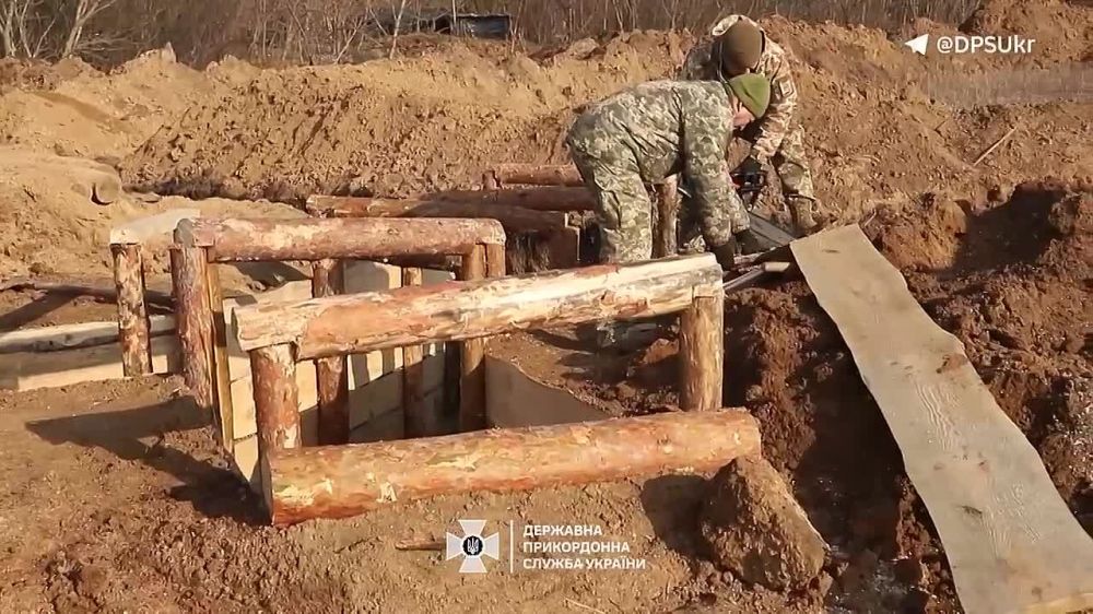 "Стена Яценюка 2.0.". Украинские пропагандисты продолжают рассказывать о том, как боевики строят "мощные линии обороны"....