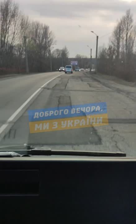 Харьковчане радуются европейским дорогам благодарят Зеленского, что хоть залатали дорожное полотно)
