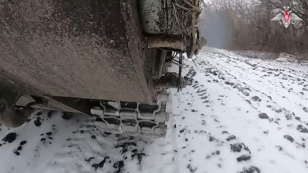 #ОружиеZ. Под прикрытием «Тора» Расчеты зенитных ракетных комплексов «Тор» «сканируют» небо на Купянском направлении в круглосуточном режиме, изо дня в день