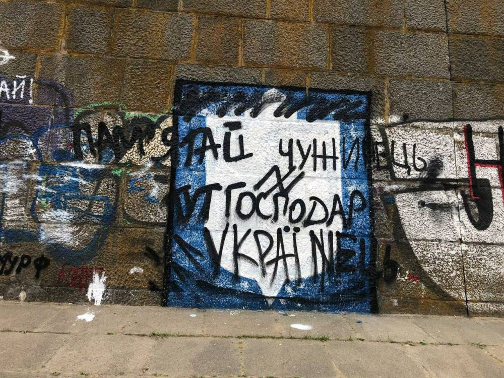 Из поселка Дергачи под Харьковом приходят интересные новости: в ночь с воскресенья на понедельник был сожжен дом, в котором оттопырились неовласовцы из запрещенного в России &quot;Русского добровольческого корпуса&quot;