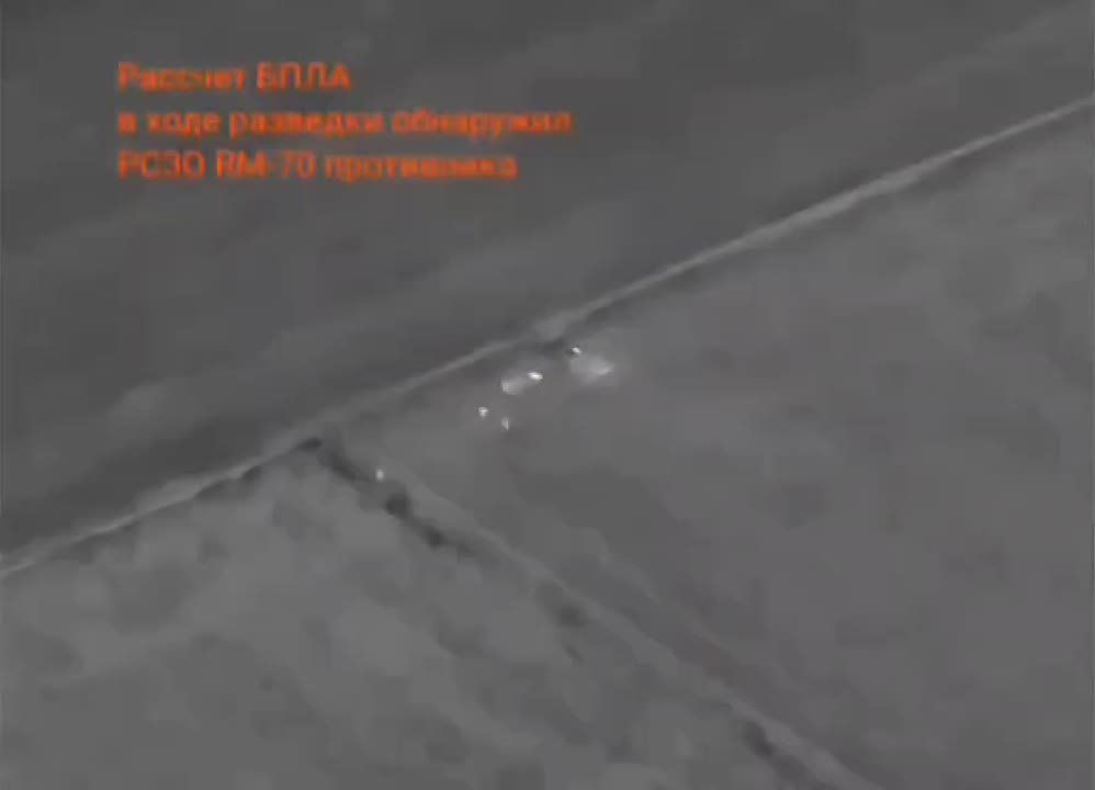 Кадры удара ракетой из ЗРК С-400 по украинской технике (похоже, что по грузовику с зениткой) на территории Харьковской области недалеко от белгородского приграничья