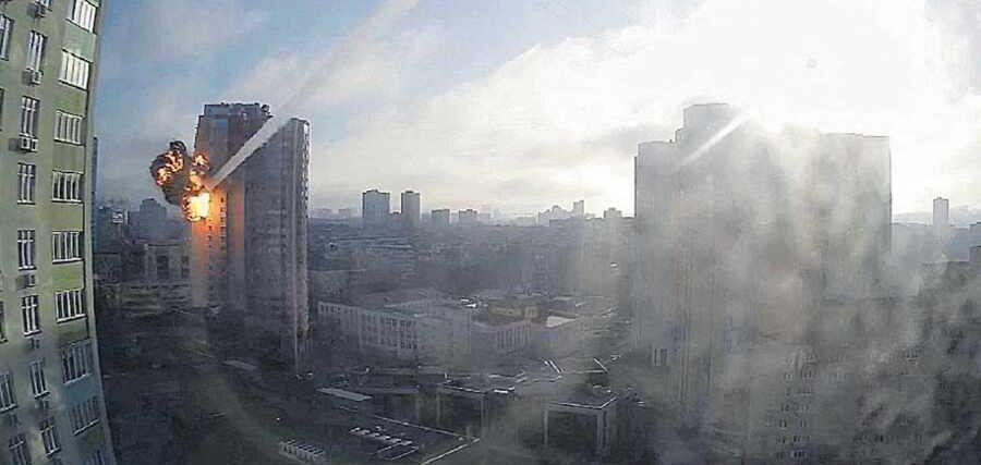 Система ПВО ВСУ непроизвольно нанесла удар по жилому кварталу Харькова – Марочко