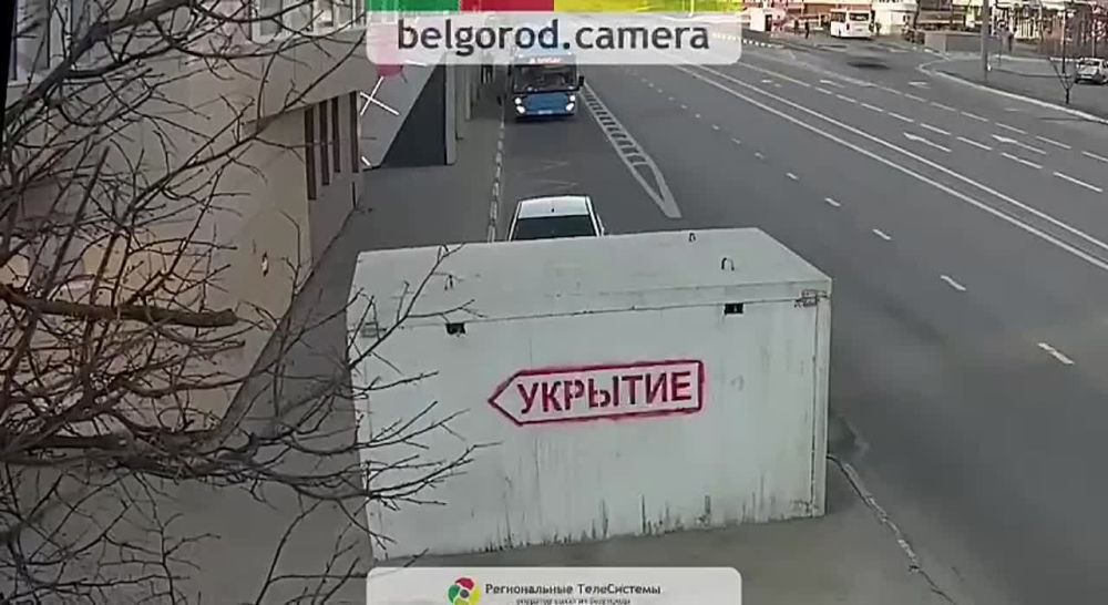 Появилось кадры, как жители Белгорода пользуются переносными бетонными укрытиями во время опасности ракетной атаки — СМИ