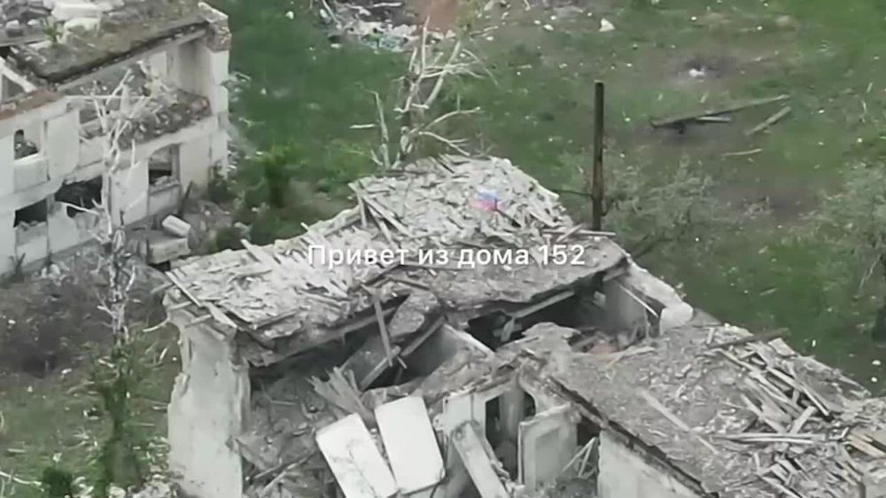 Российский флаг поднят в селе Кисловка Харьковской области