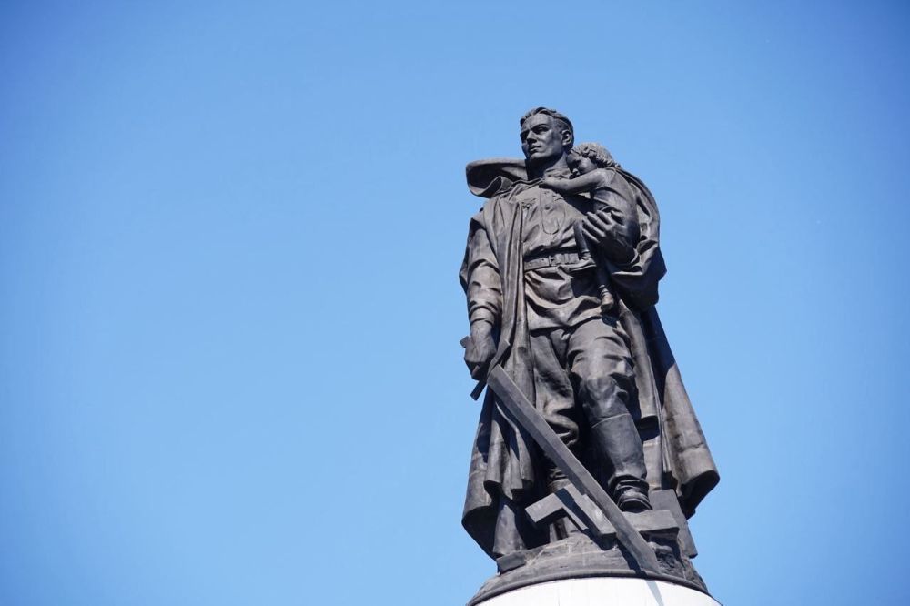 79 лет назад, 30 апреля 1945 года во время штурма Берлина уроженец Кузбасса Николай Масалов спас из-под огня немецкую девочку