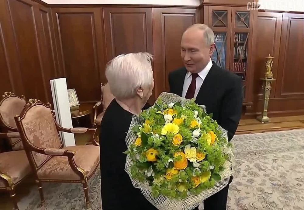 Владимир Путин встретился в Кремле и со своей школьной учительницей Верой Дмитриевной Гуревич