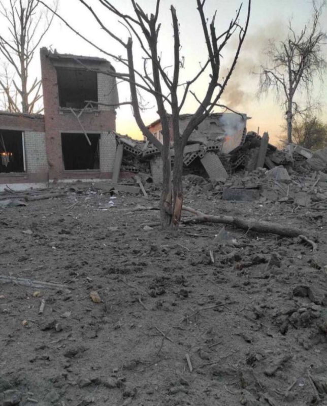 Вечерние фото из нп. лубокое Харьковской области, в ночь ВС РФ зашли в частный сектор вдоль берега Травянского водохранилища на северной окраине села Липцы