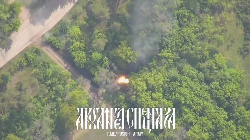 ��������� ���������� ���� RAK-SA-12 �� ����� HMMWW ���� �������� ������-��������� ������� � ����������� �������