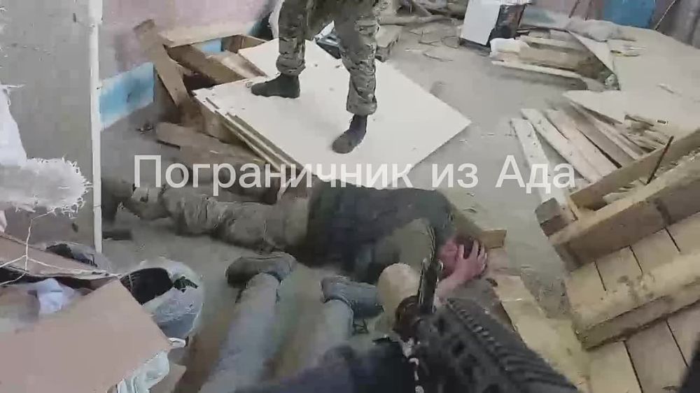 Наши бойцы публикуют кадры взятия в плен украинских боевиков в Волчанске Харьковская область