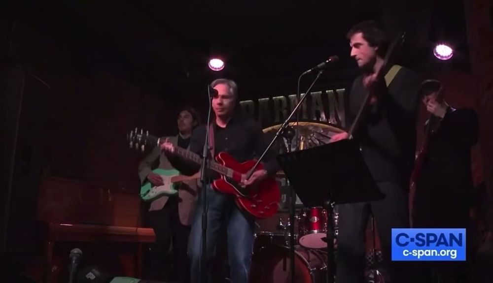 Артём Шейнин: Визит Блинкена в Киев (в ходе которого он спел в баре и съел пиццу) стал одной из главных тем в западных СМИ: