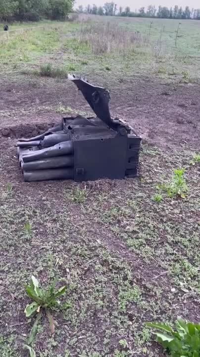 Благодаря отснятому тик-току можем лицезреть, что осталось от РСЗО Rak-12 и хамви, которых уничтожил ланцет в Харьковской области