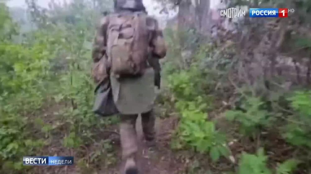 В Волчанске ВСУ отступают, бросая оружие и даже форму