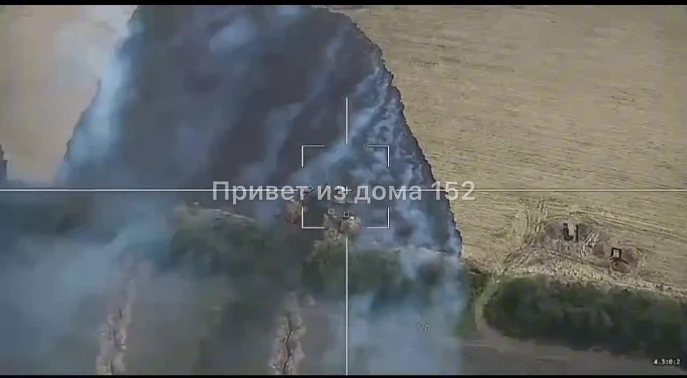 Уничтожение барражирующими боеприпасами "Ланцет" строительной техники, задействованной в спешном возведении полевых укреплений ВСУ в Харьковской области