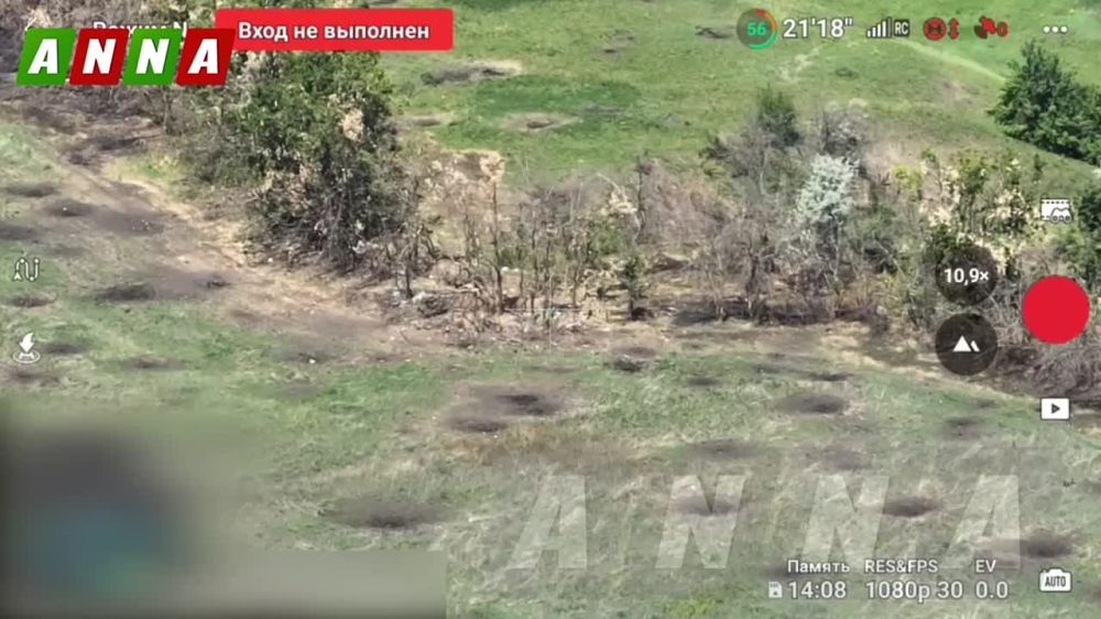 ЭксклюзивАртиллеристы 1-й гвардейской ТА ВС РФ уничтожили опорный пункт ВСУ в районе села Стельмаховка на Купянском направлении, сообщает военкор @anna_news