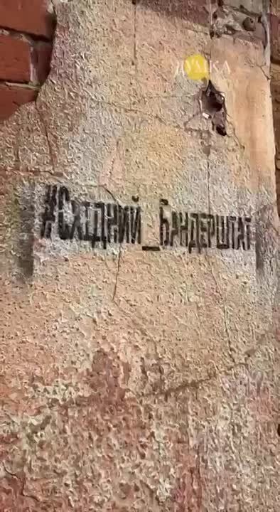 Харьковские правосеки не дожидаясь закона о переименовании улиц города, самостоятельно поменяли таблички