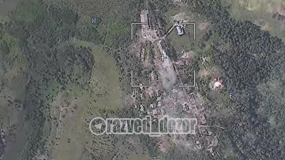 Владислав Шурыгин: Авиация группировки "Север" разбирает ангар с техникой ВСУ на Волчанском направлении ФАБами