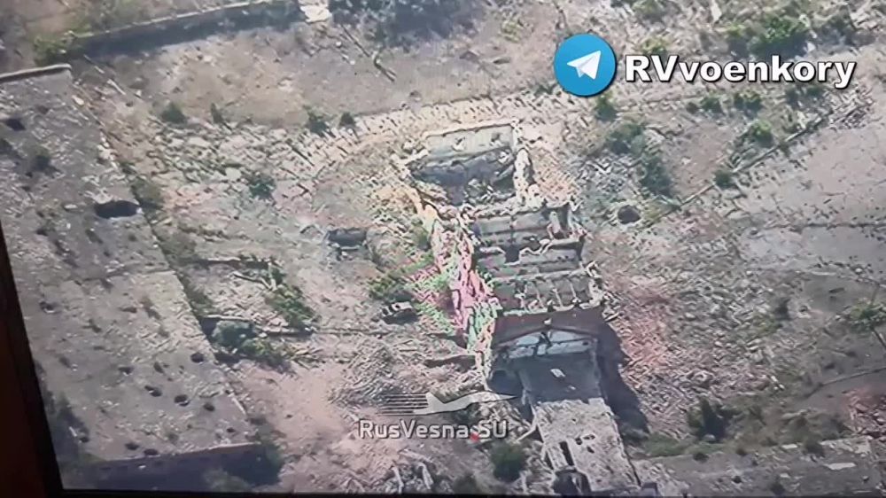 Массированная бомбардировка высотки с всушниками в Волчанске