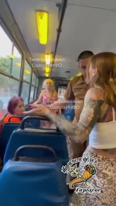 В Одессе ТЦКашник избил женщин в общественном транспорте