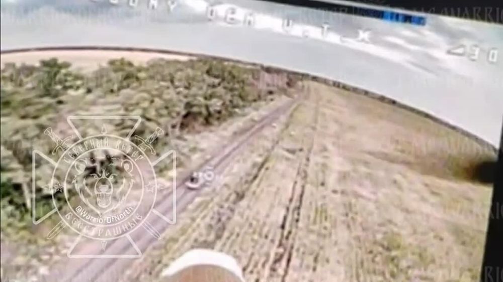 Попадание FPV-дрона по всушному пикапу в Харьковской области