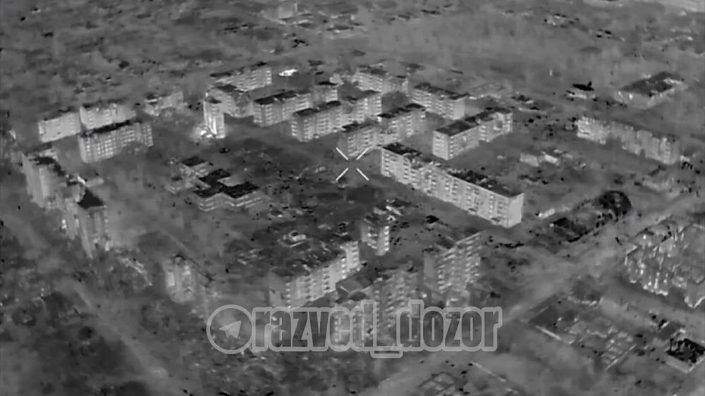 Российская Авиация уничтожает силы ВСУ в районе возле многоэтажек в центре Волчанска