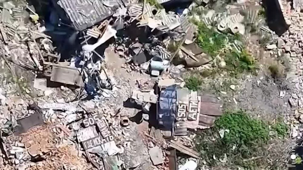 ВСУ закидали бомбами двух мирных украинских жителей, которых бойцы ВС РФ выводили коптером в безопасное место в Волчанске Харьковской области