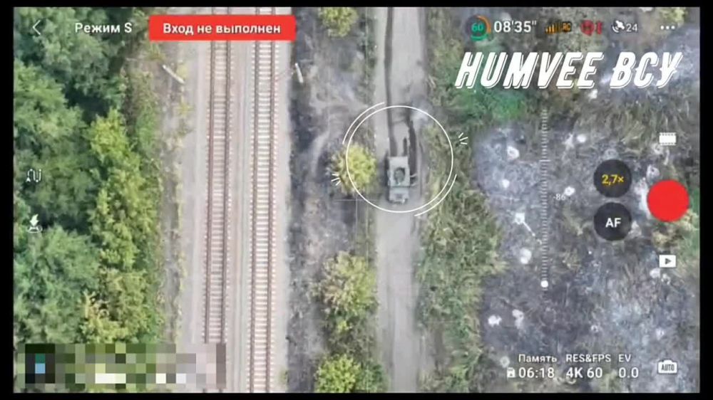 ��������� ����������� ����� ������ ���������� ������������ ��������������� HMMWV, ��� ������ � �������� Starlink ��� � ����������� ����������� �������