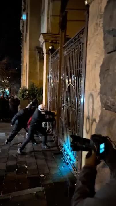 Эх, Грузия... Правительство подписало отказ о вступлении в Евросоюз до 2028 года