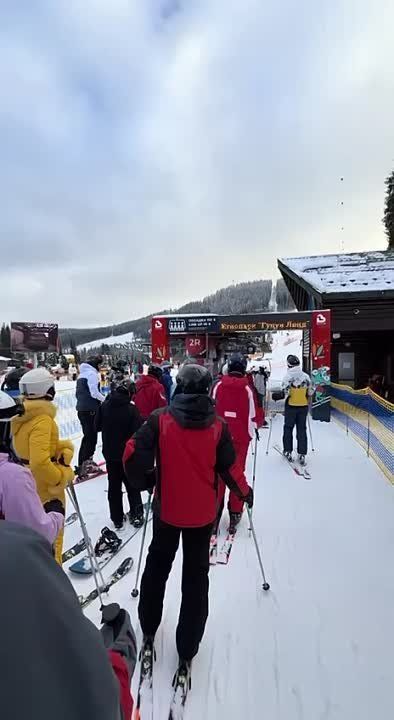 #украина_под_микроскопом:"Едина краина" — очереди из инвалидов колясочников на горнолыжный курорт и ужасы войны инвестиционный бум на западе Украины