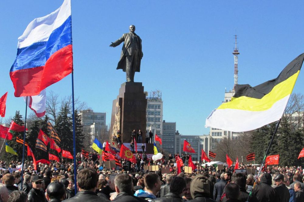 А я напомню, что флаг Империи – это вообще один из символов Русской весны