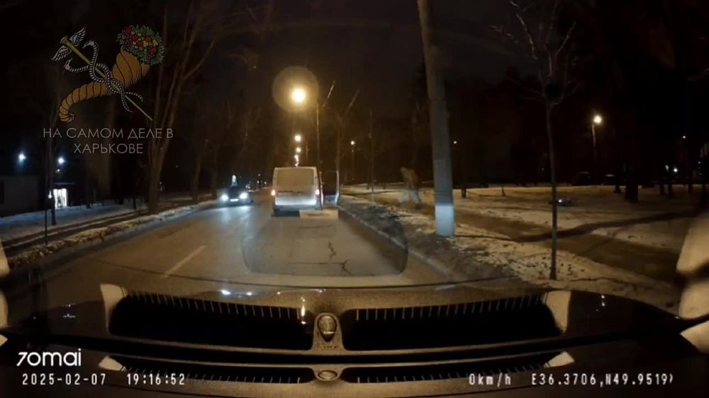 Пр. Мира 16 (ХТЗ) ублюдки из ТЦК пакуют парнишку прямо с улицы. Возмущению жителей нет предела